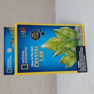 National Geographics Glow In The Dark Crystal Lab